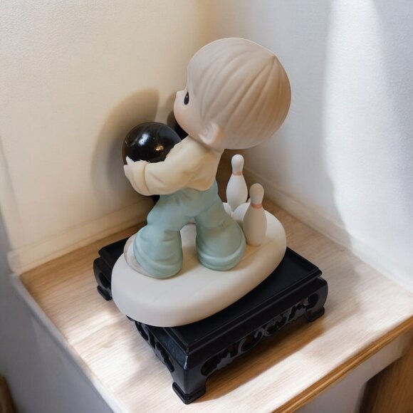 Vintage 1996 Enesco Precious Moments "Lord Spare Me" Bowling Figurine #5… - Picture 3 of 7